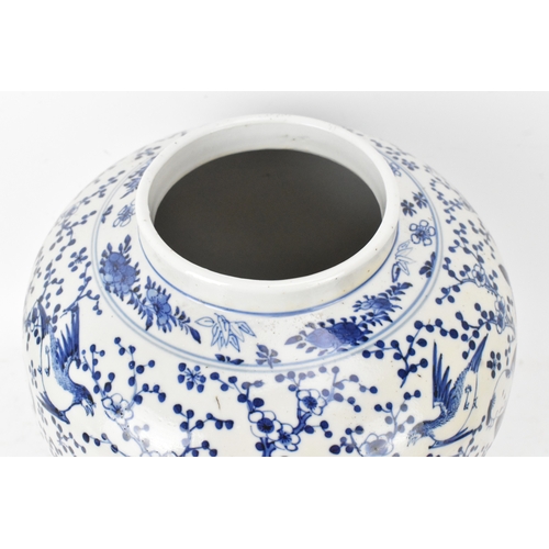 40A - A Chinese blue and white porcelain jar, late Qing dynasty, of ovoid form painted in underglaze cobal... 