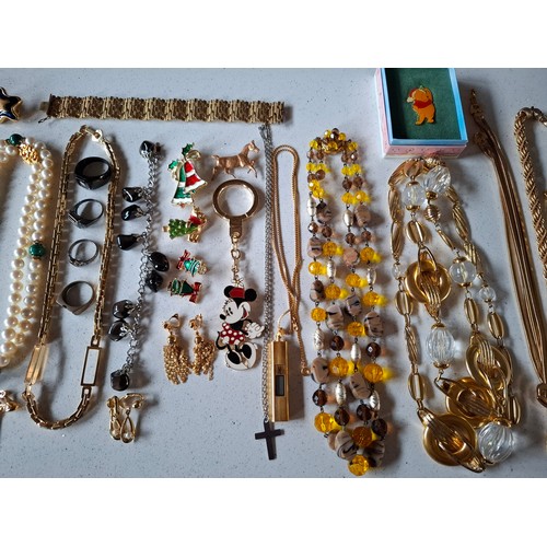 57 - Late 20th Century costume jewellery to include a pair of Grosse gold tone clip on earrings, a pair o... 