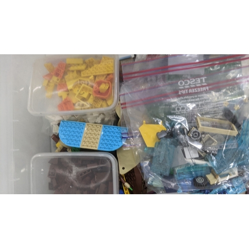213 - Mixed Lego pieces to include colour co-ordinated bricks, vehicle parts, bases and other items
Locati... 