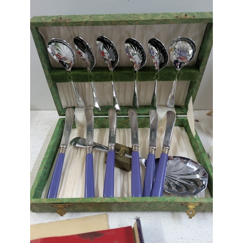 37 - A mixed selection of household items to include a canteen of cutlery, mixed silver plate, a small gr... 