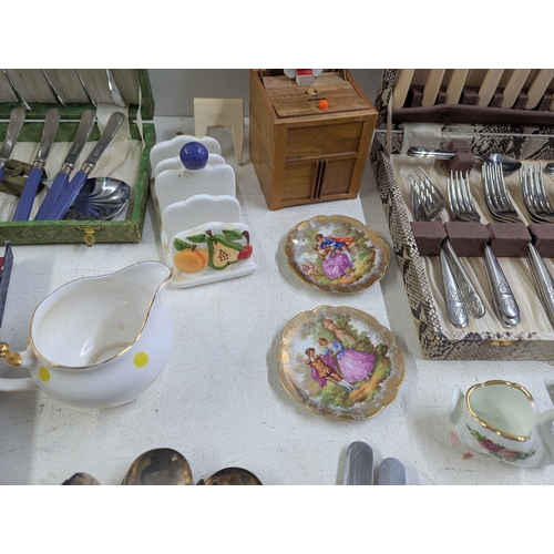 37 - A mixed selection of household items to include a canteen of cutlery, mixed silver plate, a small gr... 