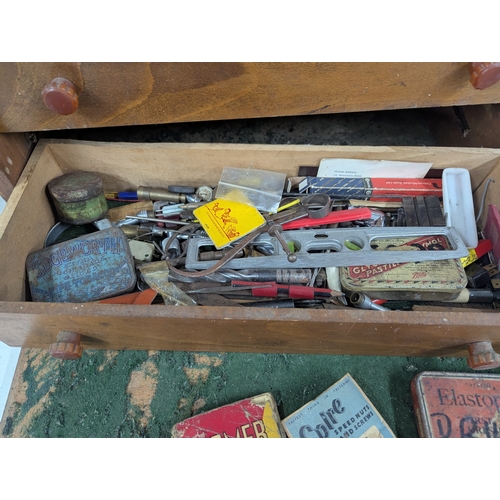 48 - A machinist wood tool box A/F to include vintage taps and dies and others
Location: A4F
If there is ... 
