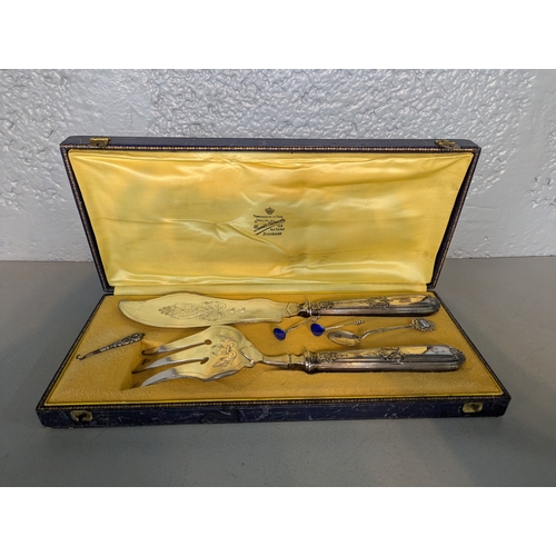 106 - Silver to include two 830 grade enamelled condiment spoons, an 800 grade tourist spoon, total weight... 