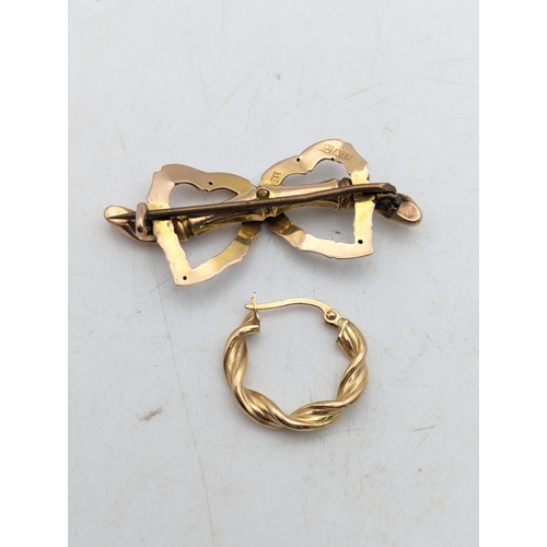 67 - A 9ct yellow gold love heart brooch, later pin and one 9ct gold hoop earring, total weight 2.7g
Loca... 
