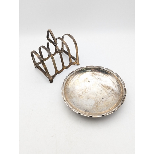 99 - Silver to include a toast rack and pin dish having a hammered design, total weight
Location:3-2
If t... 