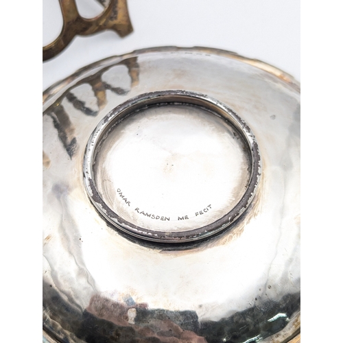 99 - Silver to include a toast rack and pin dish having a hammered design, total weight
Location:3-2
If t... 