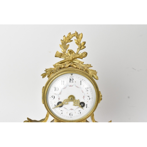 26 - A 19th century French gilt metal and marble mantle clock, the white enamel dial having Arabic numera... 