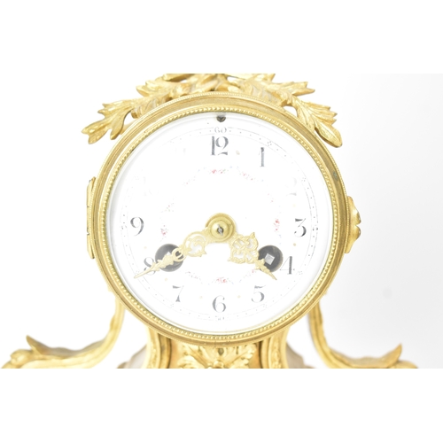 26 - A 19th century French gilt metal and marble mantle clock, the white enamel dial having Arabic numera... 