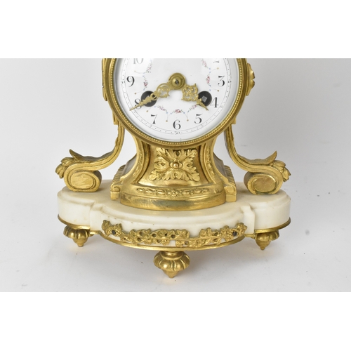 26 - A 19th century French gilt metal and marble mantle clock, the white enamel dial having Arabic numera... 