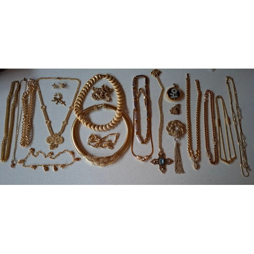 40 - Late 20th Century costume jewellery comprising gold tone necklaces to include Napier, mixed earrings... 
