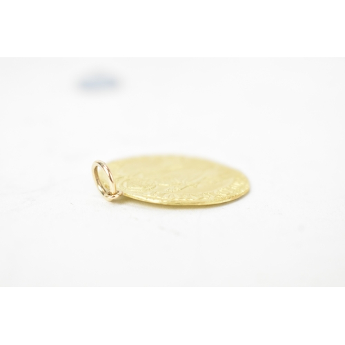 342 - An gold token, modelled as a replica Byzantine coin, tested as 18ct gold, of circular form depicting... 