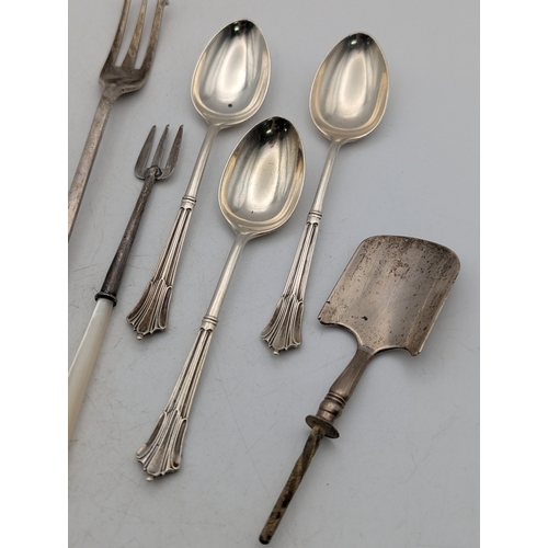 14 - Silver flatware to include pickle fork, assorted teaspoons and others, total weight 163.3g
Location:... 