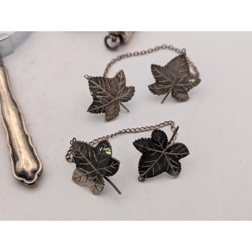 18 - Silver to include a candle snuffer, a cheroot case, a small powder pot, frog trinket and leaf sweate... 