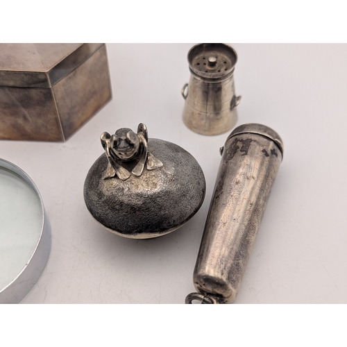 18 - Silver to include a candle snuffer, a cheroot case, a small powder pot, frog trinket and leaf sweate... 