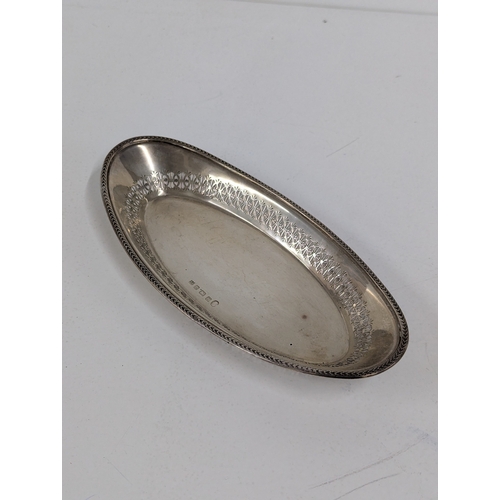 2 - A silver oval dish having pierced decoration hallmarked Birmingham 1934 with Jubilee mark 28cm L x 1... 