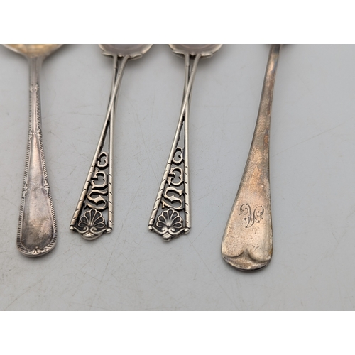 22 - Mixed silver flatware to include two silver handled tea knives, two Georg V silver  coffee spoons, L... 