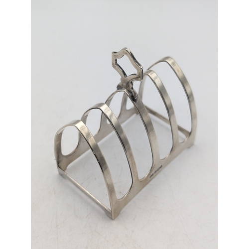 32 - A silver toast rack hallmarked Sheffield 1933, 55.4g Location:A3B
If there is no condition report sh... 