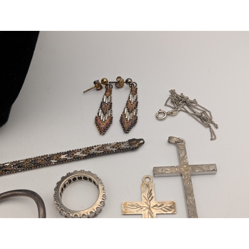 59 - Silver and white metal jewellery to include a sterling silver charm bracelet with an assortment of c... 