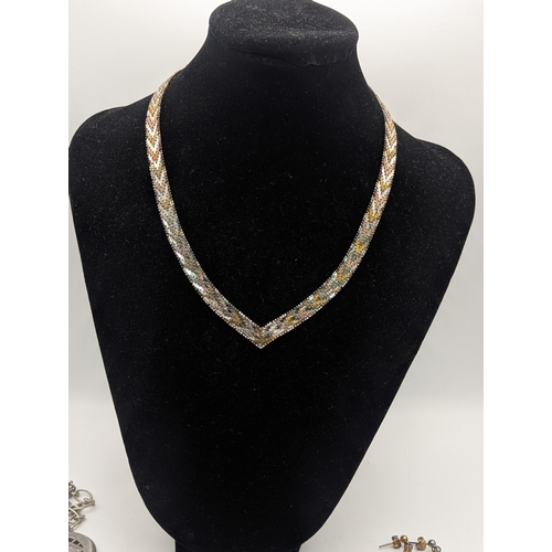 59 - Silver and white metal jewellery to include a sterling silver charm bracelet with an assortment of c... 