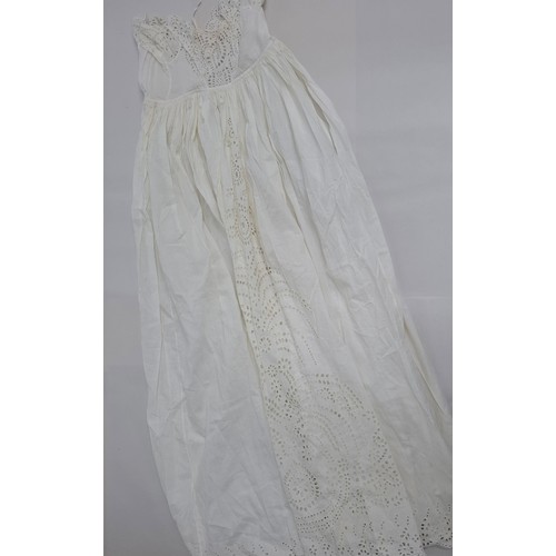 44 - A small quantity of vintage white cotton clothing comprising a petticoat 19