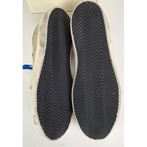 24 - Golden Goose- A pair of unworn gents Superstar skateboard sneakers, made in Italy, European size 41 ... 