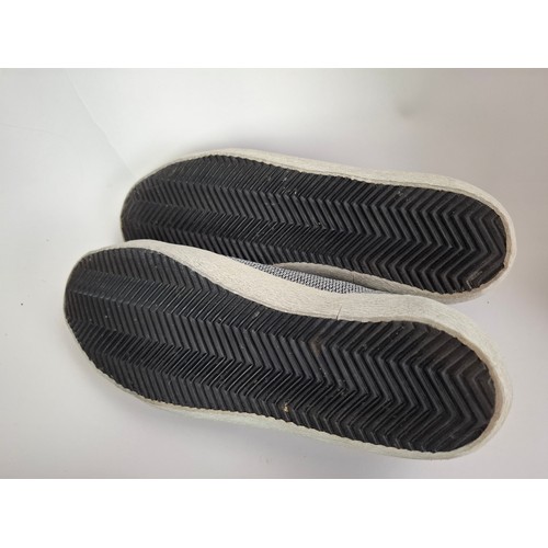 25 - Golden Goose- A pair of 2017 gents Slide sneakers in silver and black, having a glitter effect with ... 