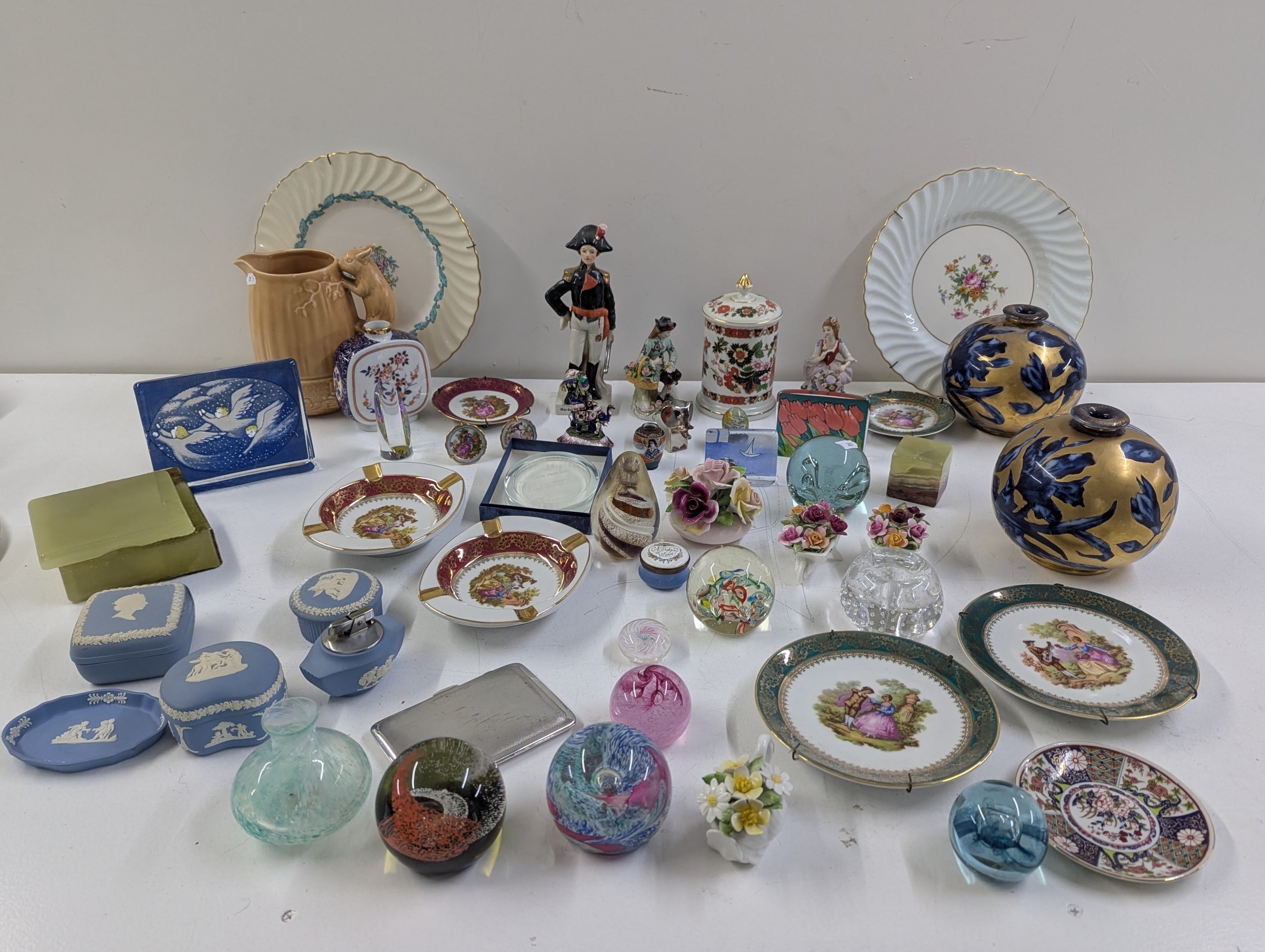 Mixed collectibles to include Wedgwood Jasperware, paperweights to ...