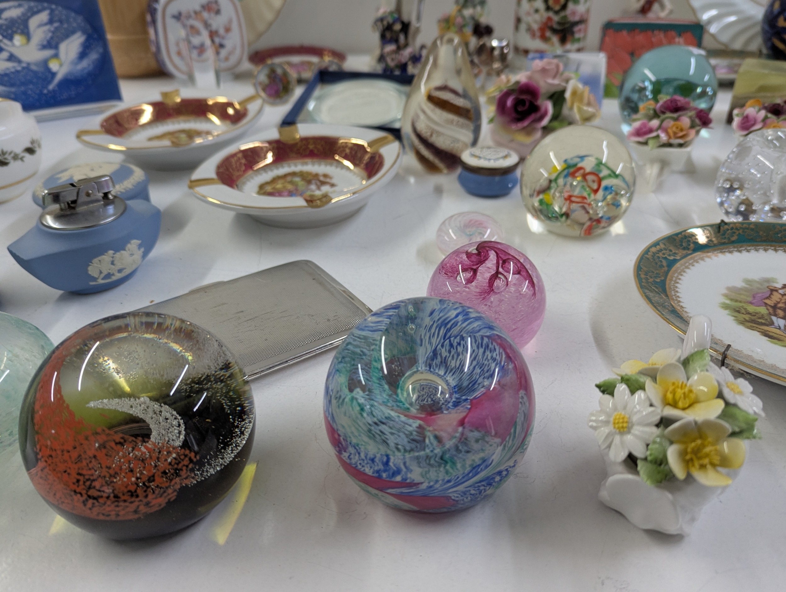 Mixed collectibles to include Wedgwood Jasperware, paperweights to ...