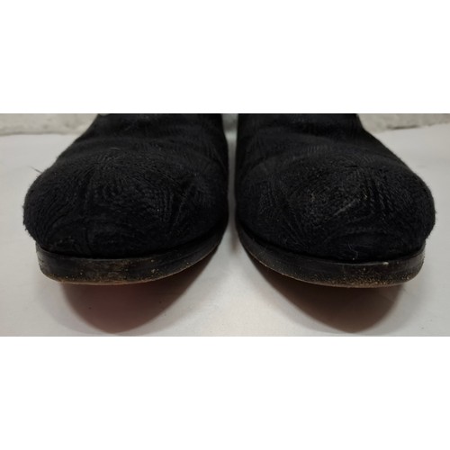 18 - Prada- A pair of gents black lace up shoes, size 10 (13