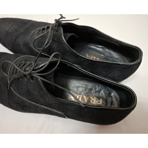 18 - Prada- A pair of gents black lace up shoes, size 10 (13