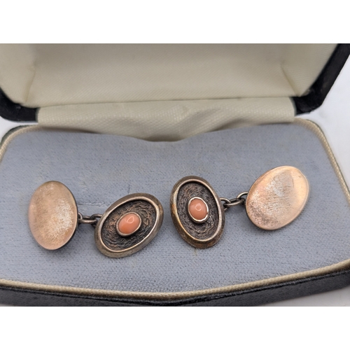 1 - Mixed jewellery to include a 9ct gold stick pin decorated with a flower on a yellow metal pin 0.6g, ... 