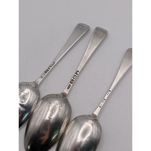 25 - A pair of George III silver tablespoon hallmarked London 1773 together with one other, total weight ... 