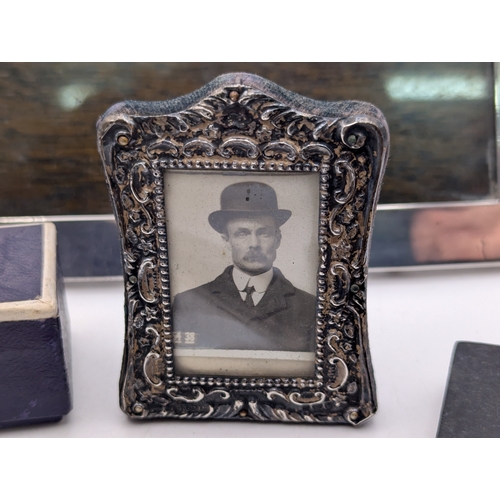 32 - Mixed collectables to include a silver cased propelling pencil, a silver front and back pocket utili... 