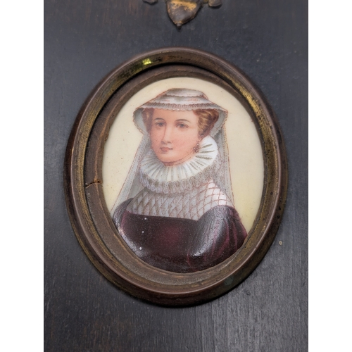 32 - Mixed collectables to include a silver cased propelling pencil, a silver front and back pocket utili... 