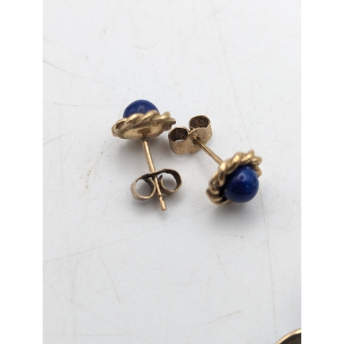 39 - A 9ct yellow gold and lapis lazuli linked bracelet with lobster claw clasp total weight 10.6g along ... 