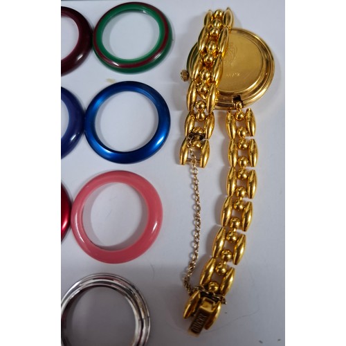 10 - Gucci- A ladies gold tone interchangeable occasional watch 0202951 having a safety chain with brande... 