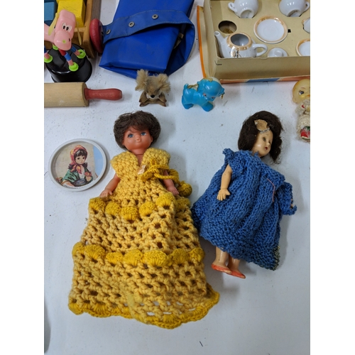 10 - Mixed toys to include some soft examples to include a skipping rope, building blocks, a tiny tears d... 