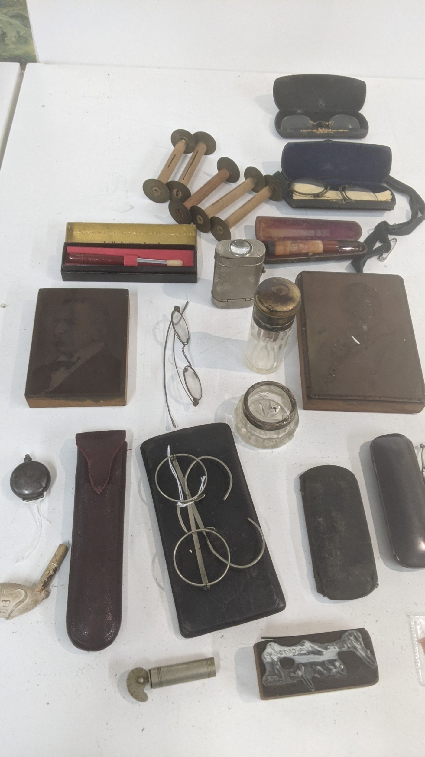 Collectables to include a cased cheroot with an amber end, a gun metal ...
