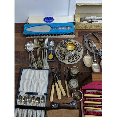 3 - Silver plate and EPNS items to include cake forks, cased set of spoons, assorted cutlery and other i... 