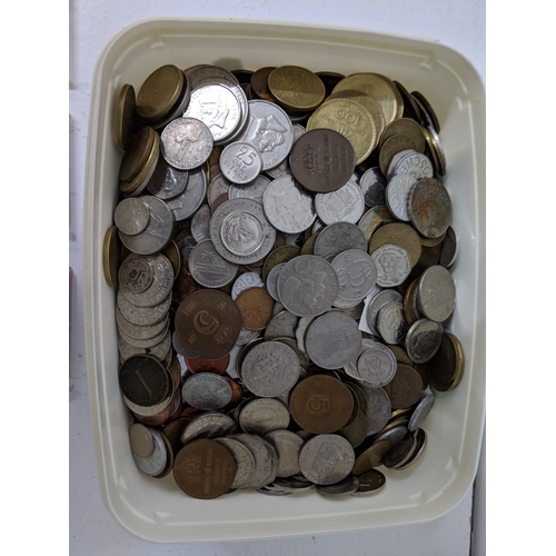 7 - Assorted coinage mostly from the UK but including some foreign coins and some commemorative examples... 
