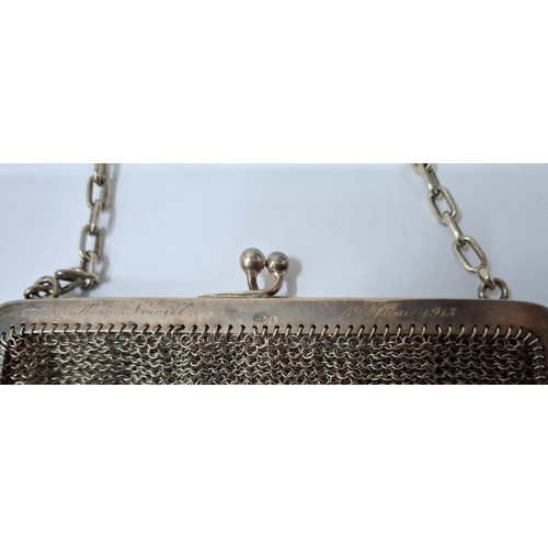 44 - An early 20th Century silver chain purse, 151g with inscription and date of 1913 engraved to the cla... 