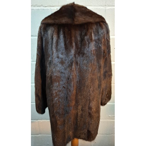 31 - A vintage glossy brown mink fur coat having flared sleeves and side pockets approx 38