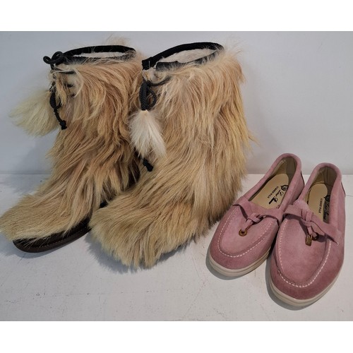 16 - A pair of Austrian Kastinger Apres-Ski shaggy goat hair boots with fleece lining size 4.5 (measures ... 