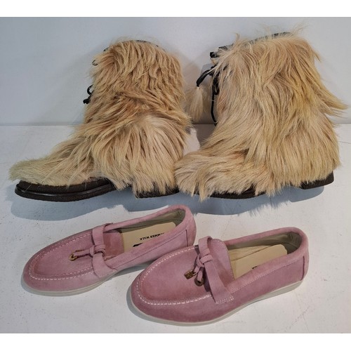 16 - A pair of Austrian Kastinger Apres-Ski shaggy goat hair boots with fleece lining size 4.5 (measures ... 