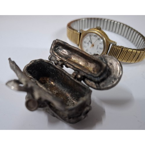 19 - A quantity of vintage costume jewellery and small collectables to include a bone rose brooch, a whit... 