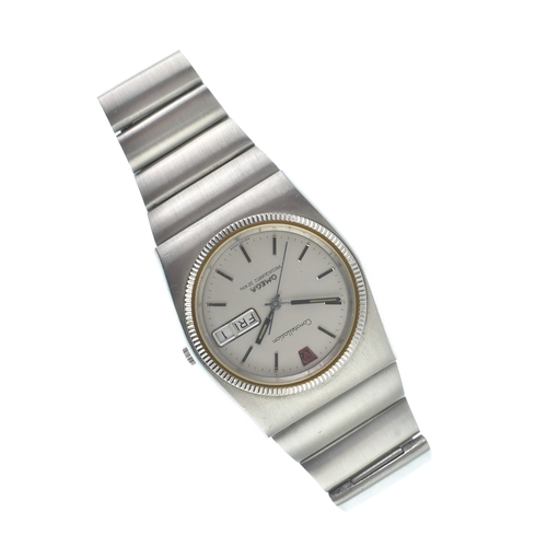 32 - A Omega Constellation Megaquartz 32 KHz, gents stainless steel wristwatch, circa 1970s, the silvered... 