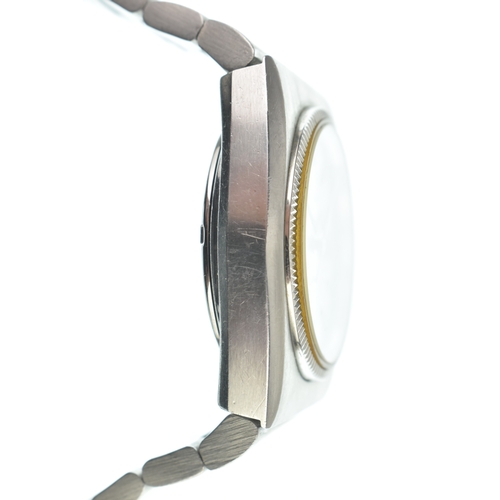 32 - A Omega Constellation Megaquartz 32 KHz, gents stainless steel wristwatch, circa 1970s, the silvered... 