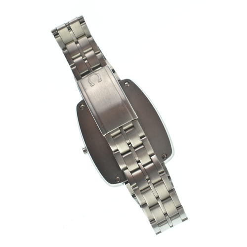 33 - A Omega Constellation Beta 21, Electroquartz f8192 Hz, gents stainless steel wristwatch, circa 1970s... 