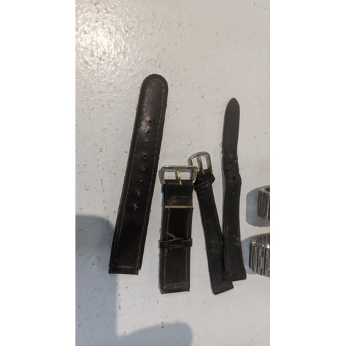 29 - Vintage gents wristwatches to include a mid-century Fero 17 jewels and an Aramona 25 jewels.
Locatio... 