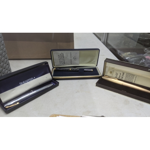 14 - Boxed pens to include a stainless steel Sheaffer fountain pen with a 14k gold nib, a gold coloured c... 